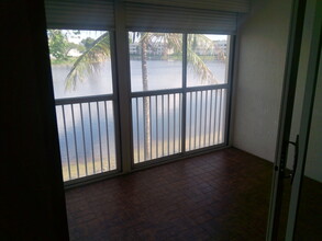 7214 S Devon Dr, Unit 211 in Tamarac, FL - Building Photo - Building Photo