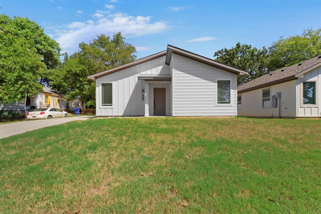 719 Maple Row in Denison, TX - Building Photo