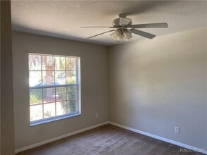 5420 W Oak Park Blvd in Homosassa, FL - Building Photo - Building Photo