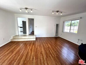 364 N San Vicente Blvd in West Hollywood, CA - Building Photo - Building Photo