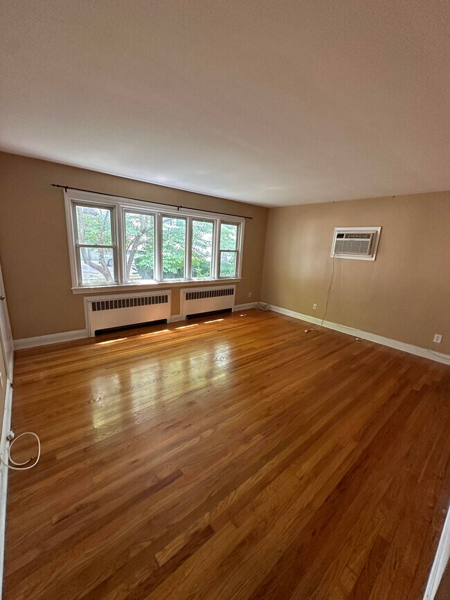 309 Burbank Ave Rentals in Staten Island, NY