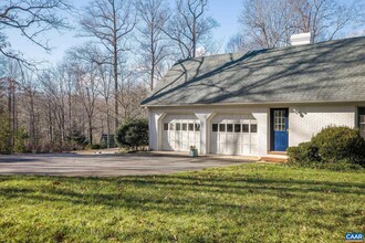1125 Old Garth Rd in Charlottesville, VA - Foto de edificio - Building Photo