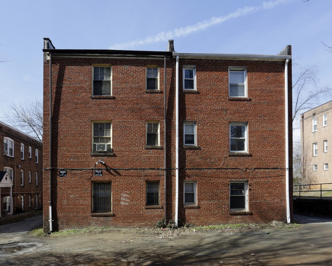 3465 Minnesota Ave SE in Washington, DC - Foto de edificio - Building Photo