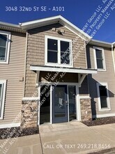 3048 32nd St SE in Kentwood, MI - Building Photo - Building Photo