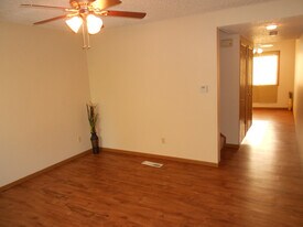 420 6th Ave, Unit #5 in Coralville, IA - Building Photo