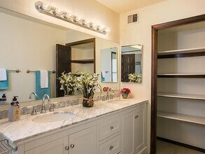 8216 R C Gorman Ave NE in Albuquerque, NM - Building Photo - Building Photo