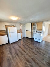 237 State St, Unit 3 in Bristol, RI - Building Photo - Building Photo