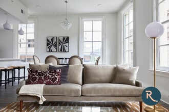 301 St Charles Ave in New Orleans, LA - Building Photo - Building Photo