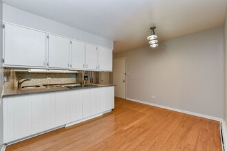 27 S Waiola Ave in La Grange, IL - Building Photo - Building Photo