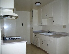 209 Violet Ave in Monrovia, CA - Building Photo - Building Photo