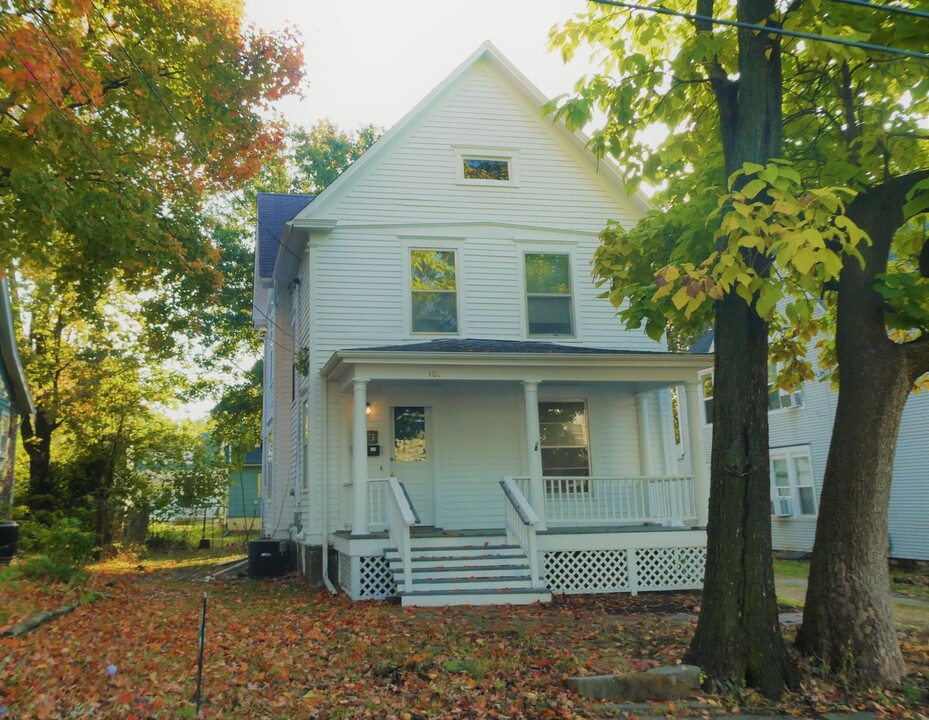 402 N 8th St in Columbia, MO - Building Photo