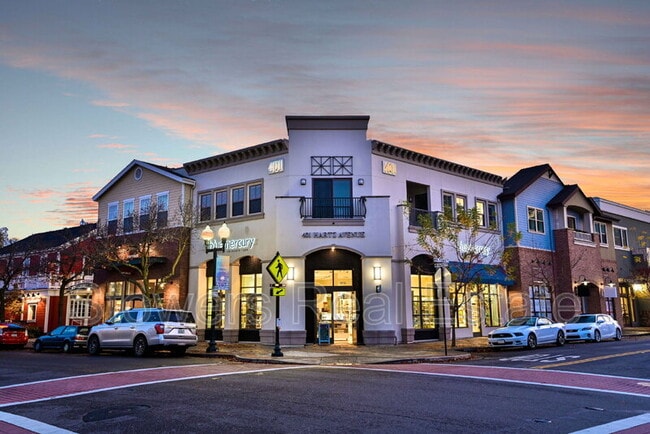 111 W Prospect Ave in Danville, CA - Building Photo - Building Photo