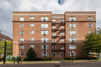 The Bradlee in Forest Hills, NY - Building Photo - Building Photo