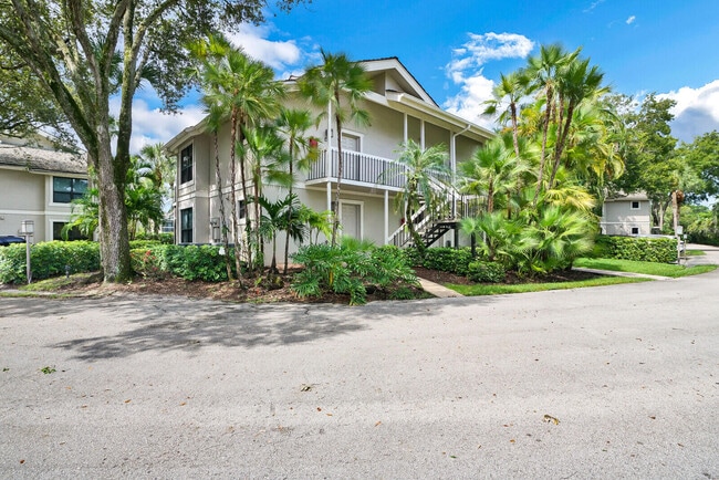 property at 11863 Wimbledon Cir