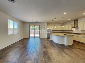 883 W Calle Ocarina in Sahuarita, AZ - Building Photo - Building Photo