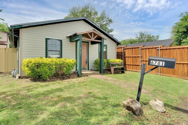 6781 Half Main St in Frisco, TX - Building Photo - Building Photo