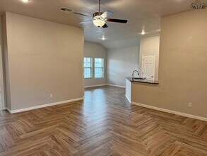 301 Mariners Wy in Wichita Falls, TX - Foto de edificio - Building Photo