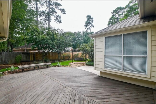 18 E Knightsbridge Dr