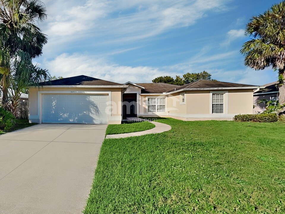 5071 Heatherstone Dr in Kissimmee, FL - Building Photo