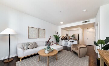 4060 Glencoe Ave in Marina Del Rey, CA - Building Photo - Building Photo