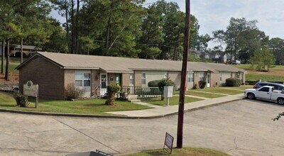 230 S Dakota Ave in Thorsby, AL - Building Photo - Building Photo