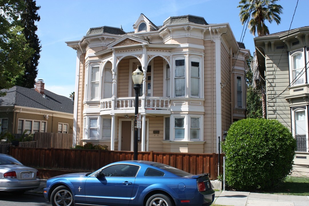 129 E Julian St in San Jose, CA - Building Photo