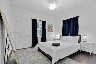 2315 SW 17th St in Miami, FL - Building Photo - Building Photo