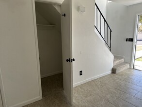 7521 N 47th Ln, Unit Orangewood Townhomes in Glendale, AZ - Building Photo - Building Photo