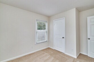 924 Firefall Ct in Virginia Beach, VA - Building Photo - Building Photo