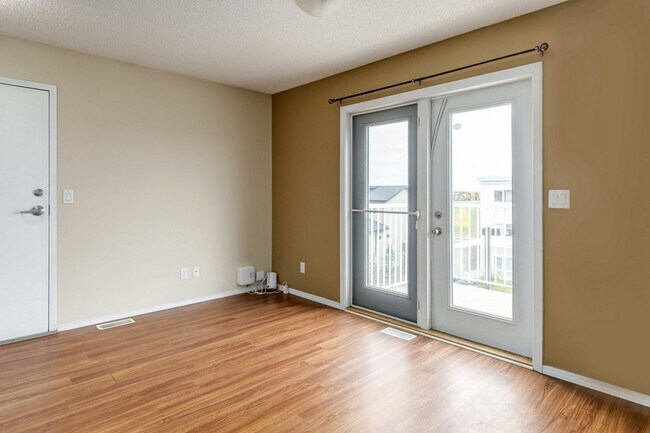 Oxford Apartments in Edmonton, AB - Building Photo - Building Photo