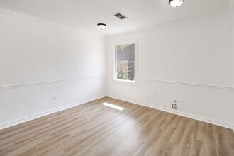 IMMEDIATE MOVE IN! Cute 2 Bedroom Home wi in College Station, TX - Building Photo - Building Photo