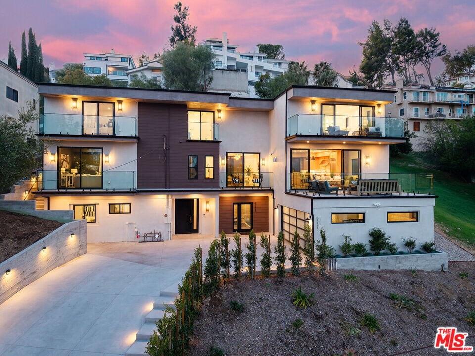 5221 Campo Rd in Los Angeles, CA - Building Photo