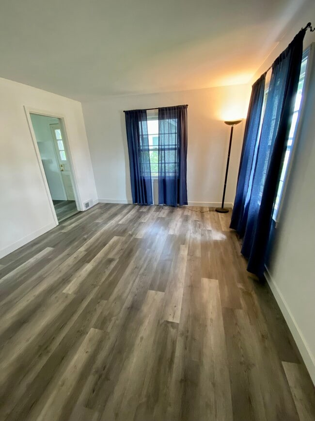 1233 E Cork St, Unit 1233 in Kalamazoo, MI - Building Photo - Building Photo