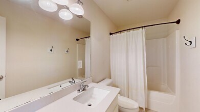 691 N Meadowlands Dr in Fayetteville, AR - Building Photo - Building Photo