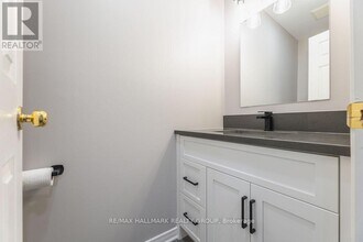 257 Mart Cir in Ottawa, ON - Building Photo - Building Photo