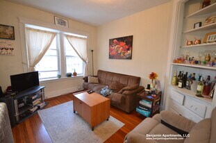 18 Mount Hood Rd, Unit 3 in Boston, MA - Building Photo