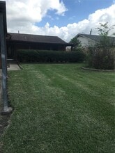 121 La Laja Dr in Angleton, TX - Building Photo - Building Photo
