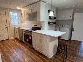 84 Quinapoxet St, Unit 3 in Holden, MA - Building Photo