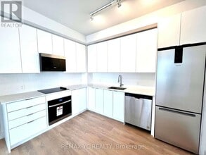 2920 Hwy 7 in Vaughan, ON - Building Photo - Building Photo