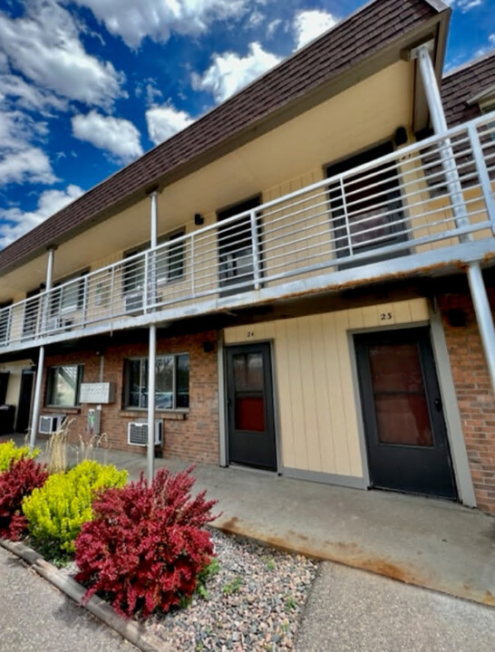 Winona Apartments in Denver, CO - Building Photo