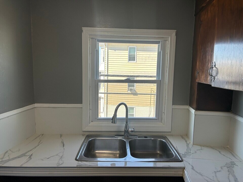 74 Covel St-Unit -2 in Fall River, MA - Building Photo