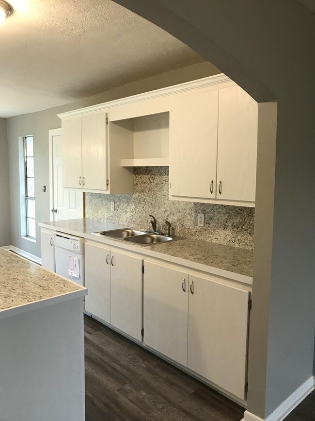 204 E Sedberry St in Jefferson, TX - Building Photo - Building Photo