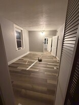 907 Chartiers Ave in Mckees Rocks, PA - Building Photo