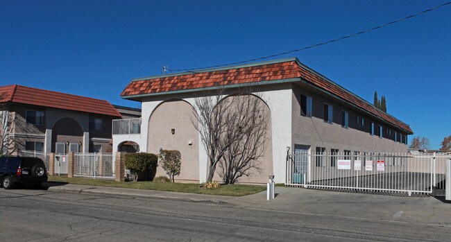 1125 E Ave Q12 in Palmdale, CA - Foto de edificio - Building Photo