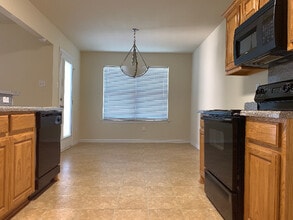 100 Camden Ct in Irving, TX - Foto de edificio - Building Photo