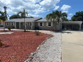 1008 Estremadura Dr in Bradenton, FL - Building Photo