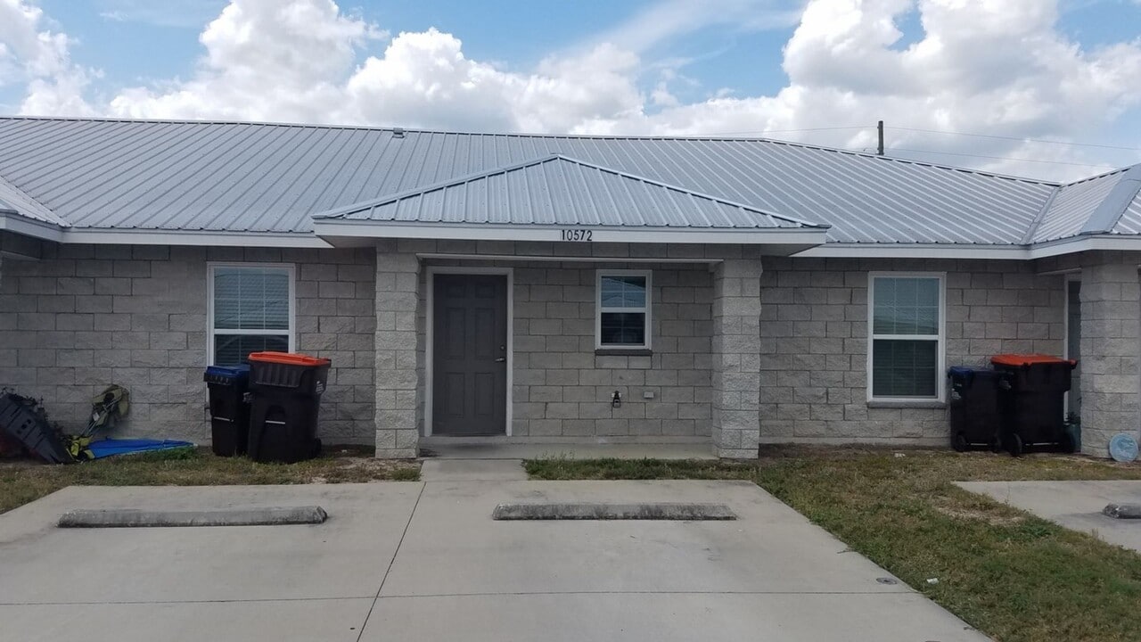 10572 SE 67 Ct in Belleview, FL - Building Photo