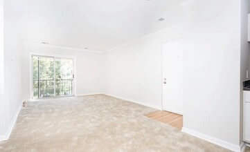 8205 Whispering Oaks Way in Gaithersburg, MD - Building Photo - Building Photo