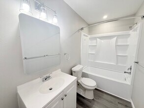 1804 Doctor M.L.K. Jr Dr in Pensacola, FL - Building Photo - Building Photo