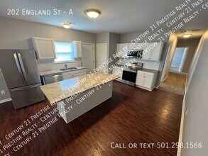 202 England St-Unit -A in Lonoke, AR - Foto de edificio - Building Photo